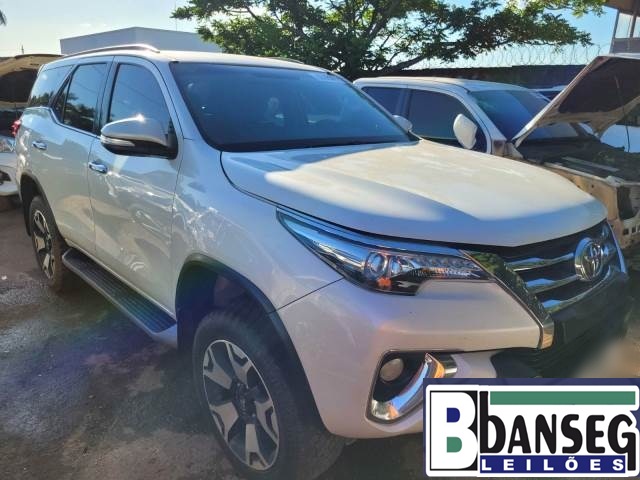 TOYOTA HILUX SW4 SRX 2.8 2016